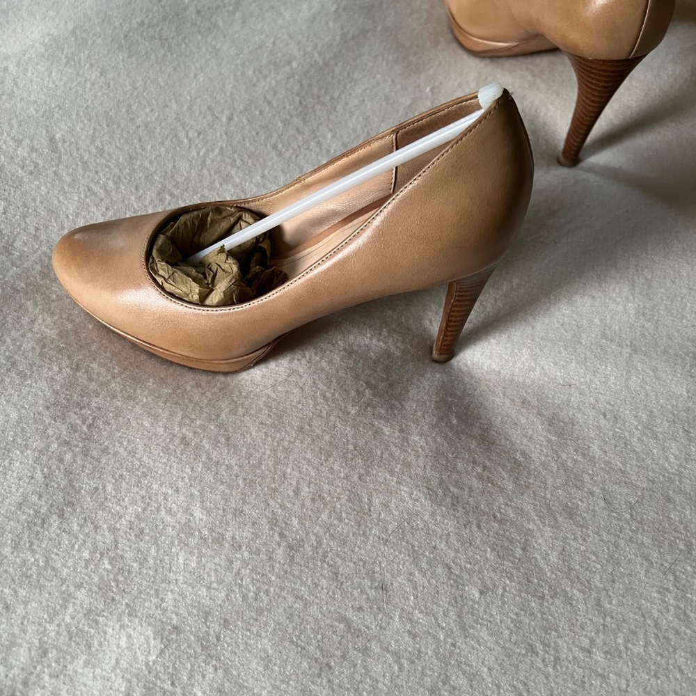 Cole Haan Chelsea Pumps Sandstone Size 6 - Picture 4 of 15